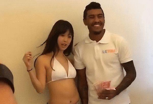 吉卜力工作室获荣誉金棕榈奖 宫崎骏长子代为领奖 2024-05-21 当地时间5月20日，第77届戛纳国际电影节授予日本吉卜力工作室“荣誉金棕榈奖”，以表彰吉卜力工作室长期对动画电影作出的贡献，这也是“荣誉金棕榈”首次颁发给一个团体。
