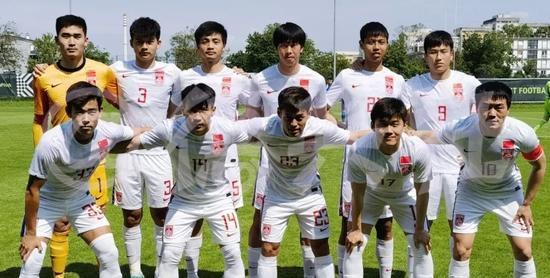 片中，喻恩泰与倪虹洁、赵文琪尺度大开上演“三人床戏”，喻恩泰更是自信“身 《擦枪走火》主创齐聚重庆 跳“腹肌舞”吸睛 2015-10-13 由喻恩泰、倪虹洁、王景春、赵文琪、李锐、斯琴高娃、曹云金、吴樾、邱泽、钟思华等众多当红明星主演的《擦枪走火》，日前在山城重庆连续举办两场活动。