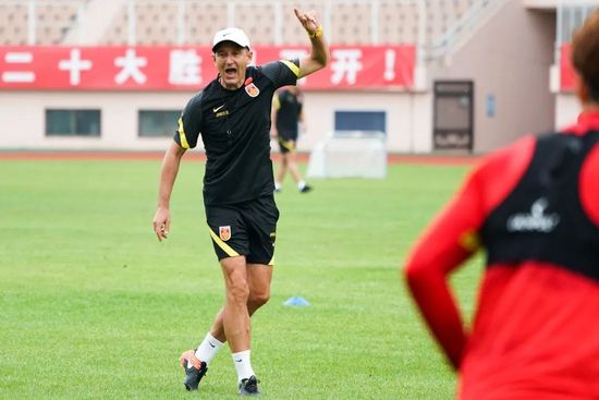 上一页12345.新版《红楼梦》“刘姥姥”叶琳瑯去世 享年93岁_华语_ 消息 首页 新闻 视频 大片 影库 CCTV6 VIP影院 搜索 电影 星闻 独家 更多 专题 图片 视频 滚动 首页 新闻 大片 影库 CCTV6 VIP影院 客户端 电影网>新闻>明星资讯 新版《红楼梦》“刘姥姥”叶琳瑯去世 享年93岁 时间：2025.04.09 ： 作者：小松 ： 《红楼梦》刘姥姥定妆照 知名演员叶琳瑯于4月8日23时56分在长春去世，享年93岁。
