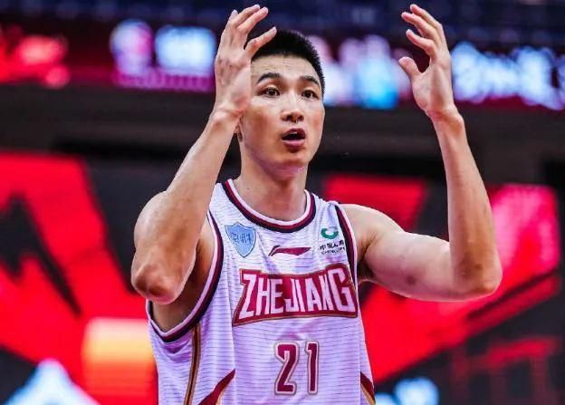 我特意在剧本中安排了一位德国管理员作为他的伙伴，那个脾气暴躁、不说英语的家伙，这样他们之间的沟通就会像与植物或婴儿沟通一样困难。