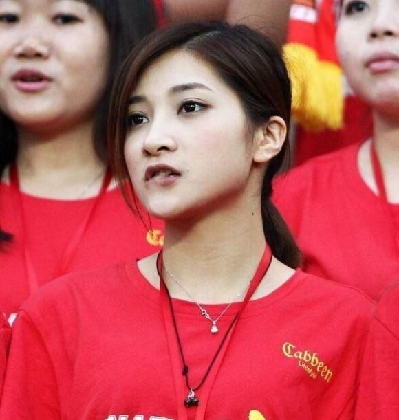 周杰伦昆凌现身F1澳大利亚大奖赛2024-03-25 周杰伦幽默回应被撞脸：能跟昆凌合照的就是真的2024-01-23 又幸福了！